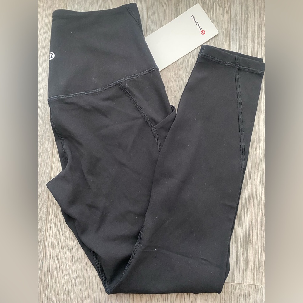 ⭐️Lululemon Align High Rise 25” with pockets Black Size 6⭐️